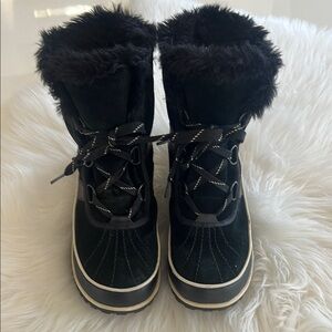 Woman’s Sorel Black Winter Boots